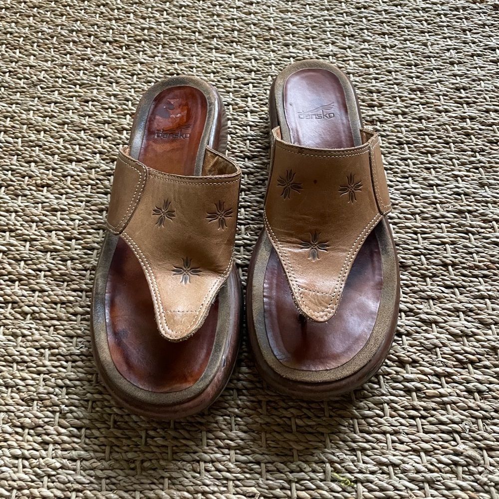 Vintage dansko platform leather wedge flip flops